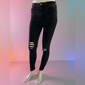 Refuge size 2 Women's Black Distressed Skinny Jeans